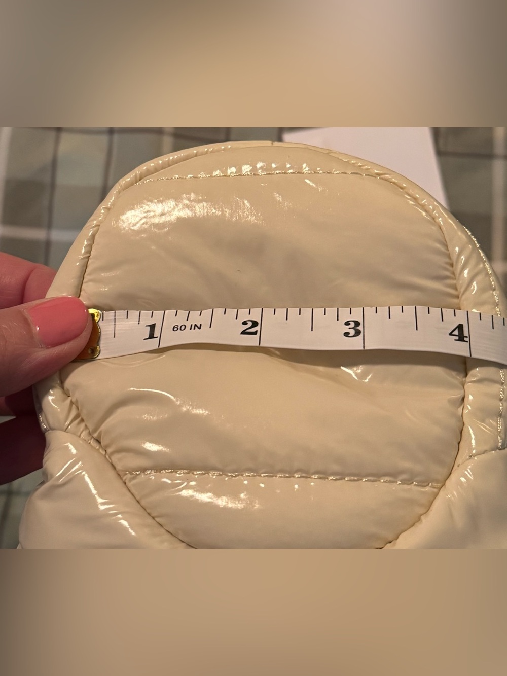 NWT Wander Full Shiny Glossy Cream Crossbody Water Bottle Holder - Picture 3 of 9